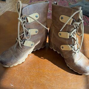 Sorel Joan of Arc Wedge Boots Size 8.5
